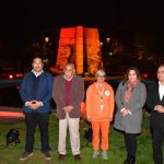 La Plaza de Armas de La Serena se alumbró de naranjo para concientizar sobre la esclerosis múltiple