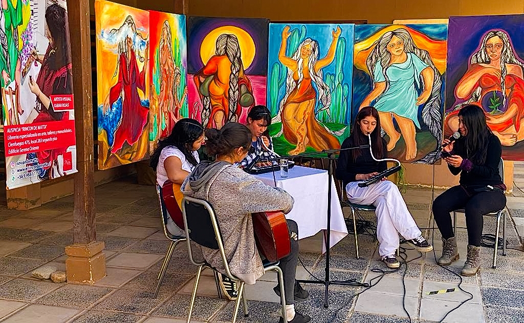 Liceo Bicentenario de Excelencia Mistraliano celebró con llamativa exposición la Semana de la Educación Artística