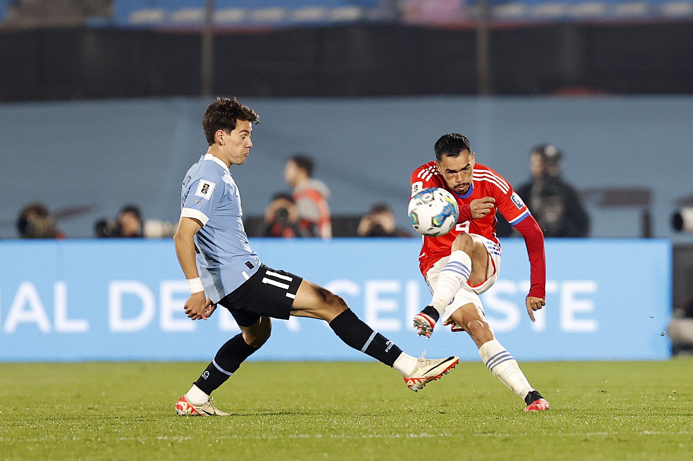 Chile sufre clara derrota ante Uruguay en Montevideo