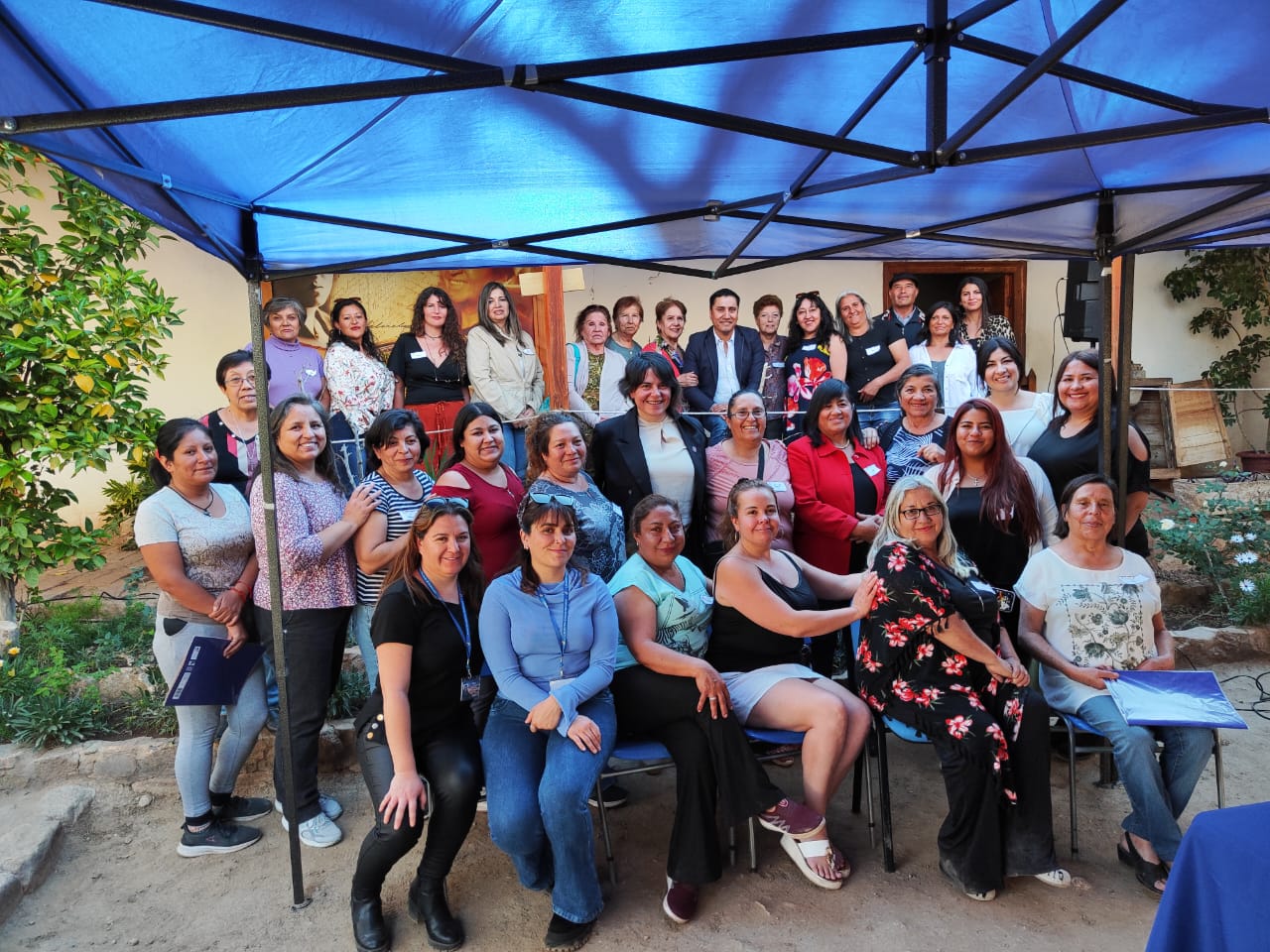 Más de 40 mujeres de Paihuano se reúnen para intercambiar experiencias y generar redes de colaboración