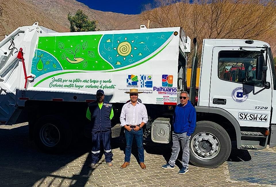 “Pronto también se sumarán un camión tolva, un camión ¾ y una retroexcavadora”, informó el Alcalde Hernán Ahumada Con el objetivo de apoyar las labores de aseo y limpieza,