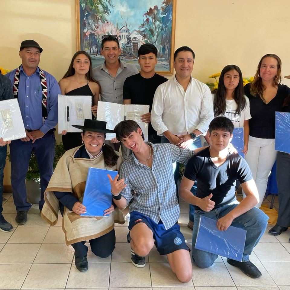 Paihuano: Jóvenes deportistas reciben beca municipal para continuar impulsando sus carreras