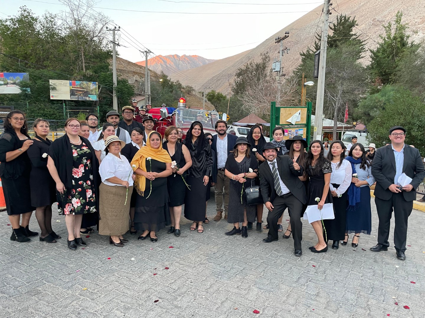 Luces, poesía y flores: el emotivo homenaje a Gabriela Mistral en Paihuano