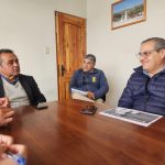 Aguas del Valle y alcalde de Punitaqui coordinan cronograma de obras en calle Caupolicán