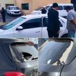 Conductora no quiso pagar propina por adelantado y cuidador le destrozó el parabrisas