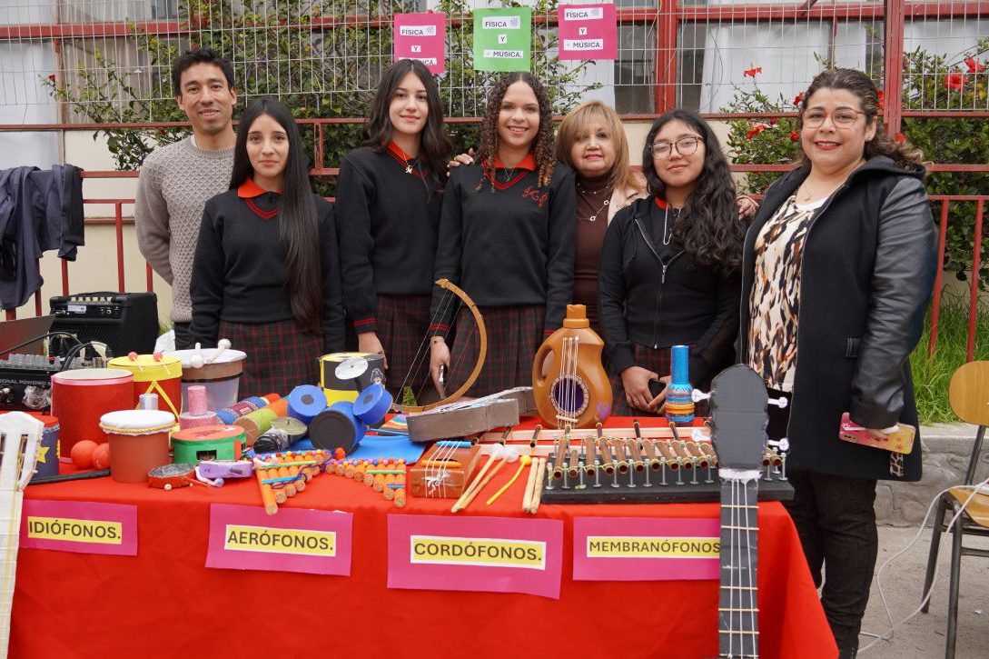 Estudiantes de Liceo Ignacio Carrera Pinto de La Serena exponen sus proyectos y emprendimientos