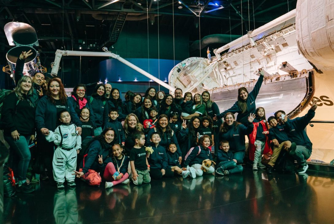 Microdocumental muestra el inolvidable viaje a la NASA de 16 párvulos chilenos