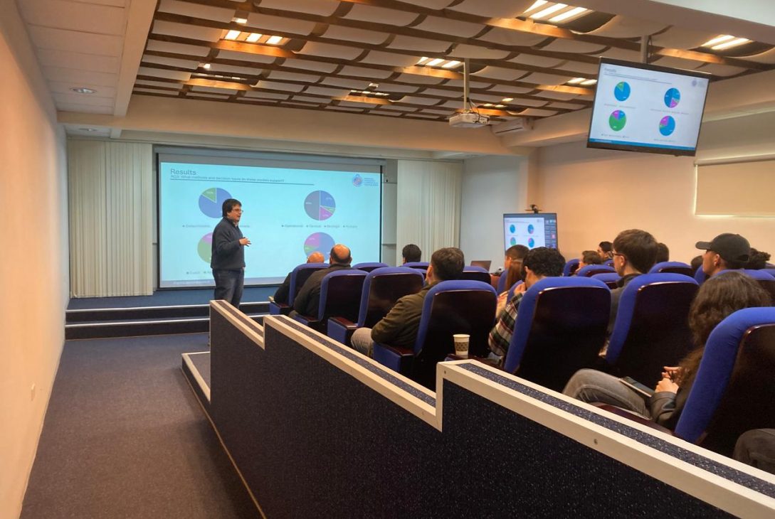 Estudiantes de Ingeniería conocen las últimas tendencias y tecnologías en investigación operativa