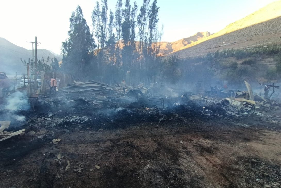 Incendio en Paihuano destruye 15 viviendas y deja 60 damnificados