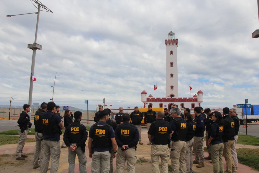 PDI desarrolla fiscalización masiva en Avenida de Aguirre de La Serena