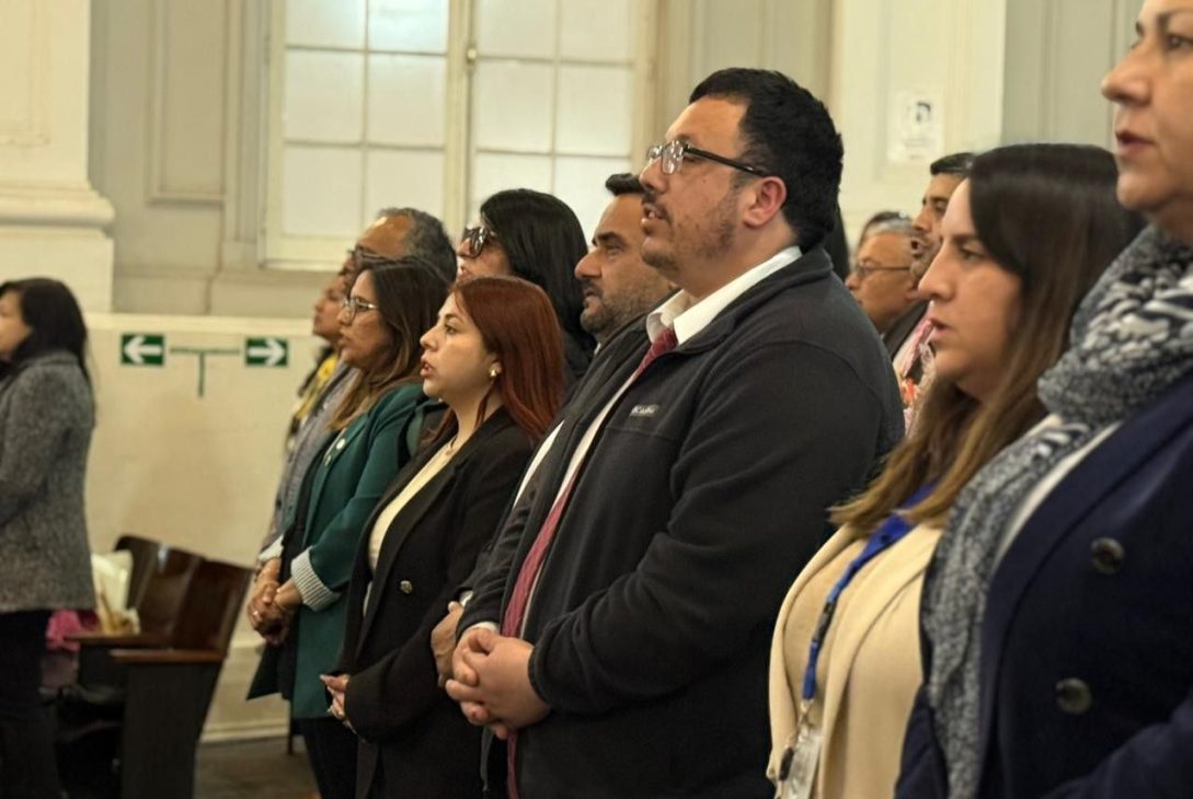 Distinguen a docentes con más de 30 años de trayectoria en La Serena