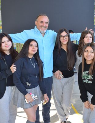 Paul Vásquez comparte su historia de superación y resiliencia con estudiantes del Colegio Antonio Varas¨