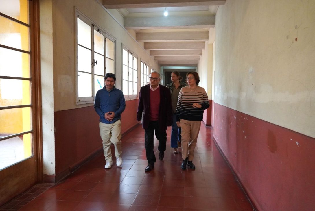 SLEP Elqui comenzó retiro de escombros y reparaciones en baños de Liceo Gabriela Mistral de La Serena