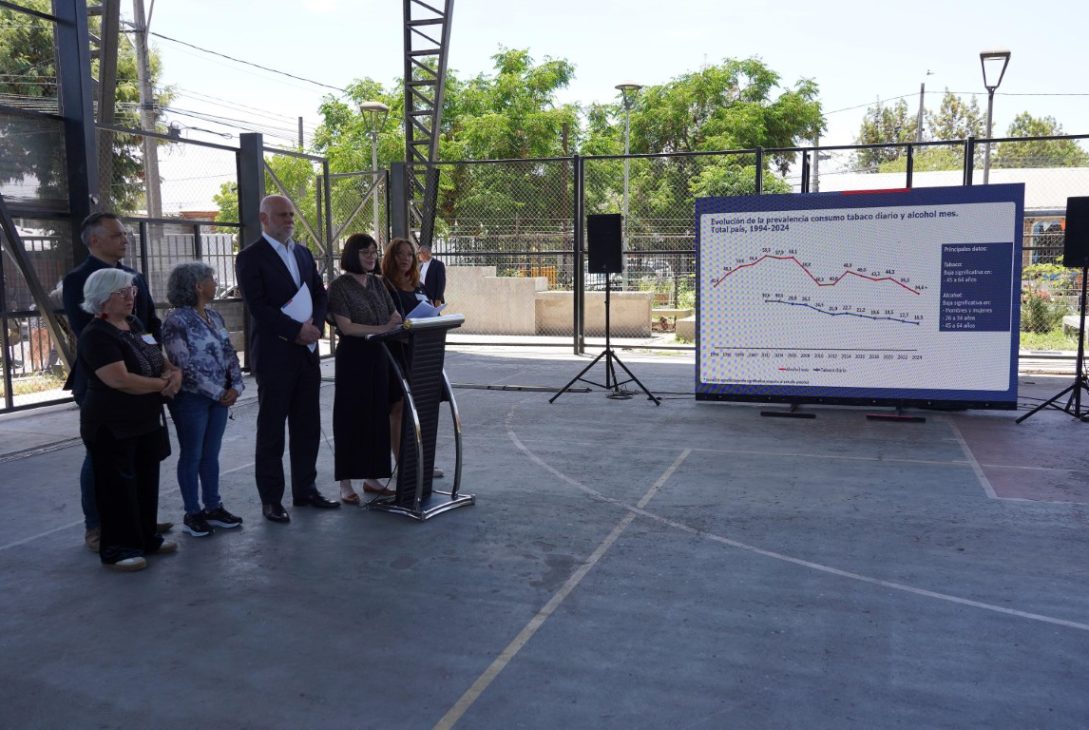 Consumo de alcohol alcanza su nivel más bajo en 30 años y marihuana en adolescentes llega a mínimo histórico