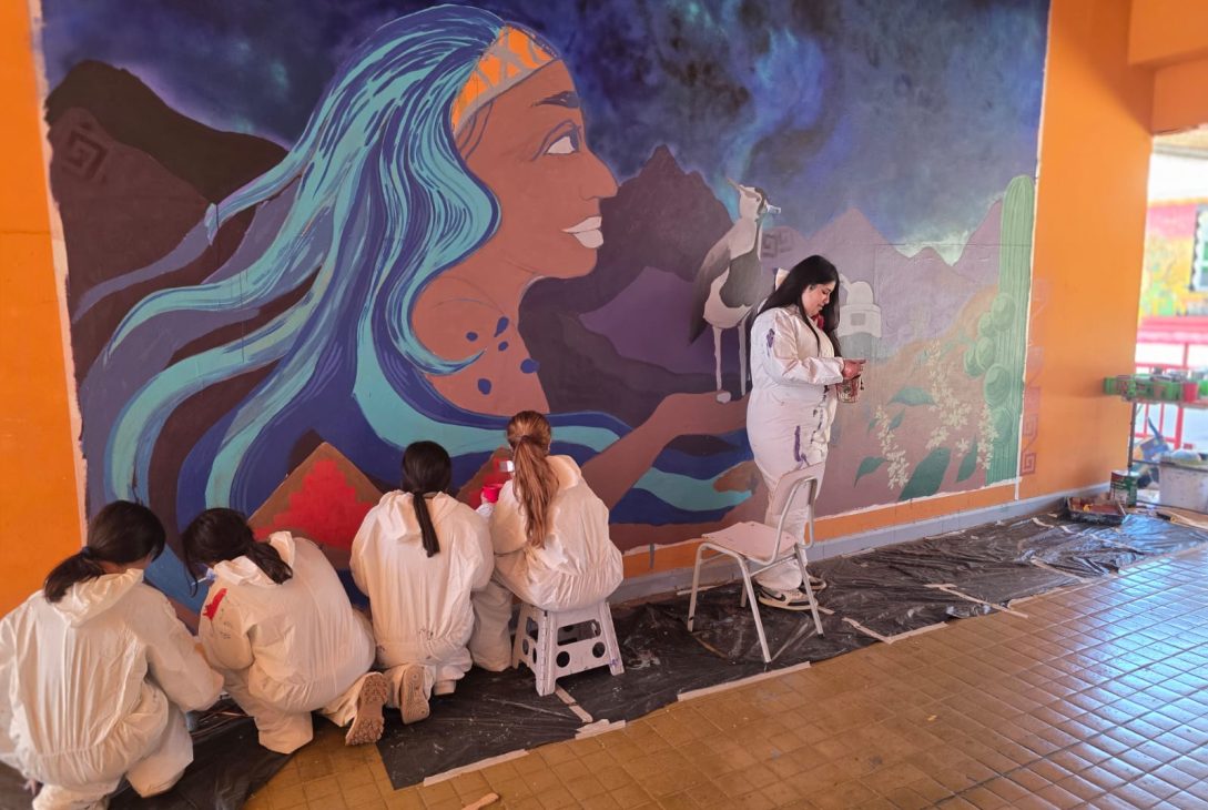 Estudiantes del Valle de Elqui realizan mural en homenaje a Gabriela Mistral en Vicuña