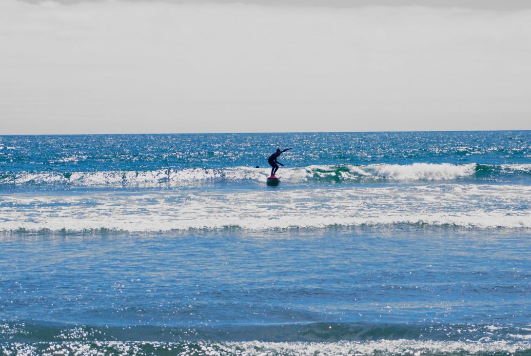 La Serena Joven en proceso de reinserción vive su primera experiencia en el surf