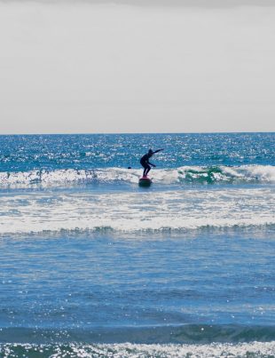 La Serena Joven en proceso de reinserción vive su primera experiencia en el surf