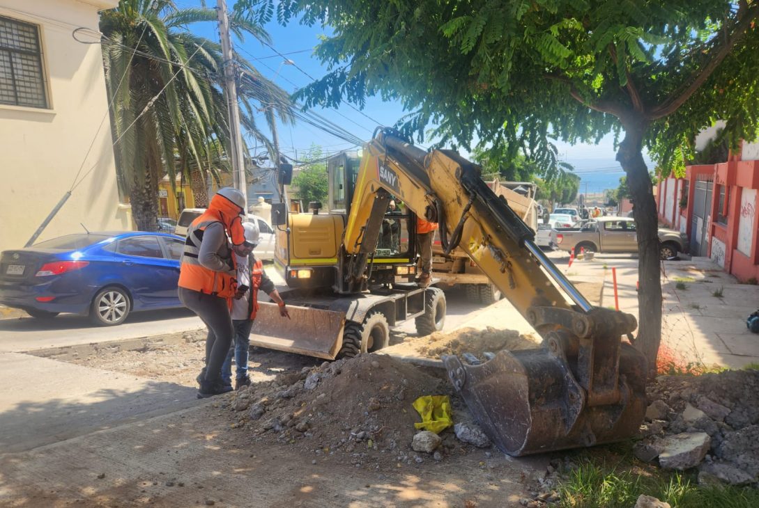 Cerca del 50% de avance presentan las obras de renovación de redes de Aguas del Valle en Avenida Videla de Coquimbo