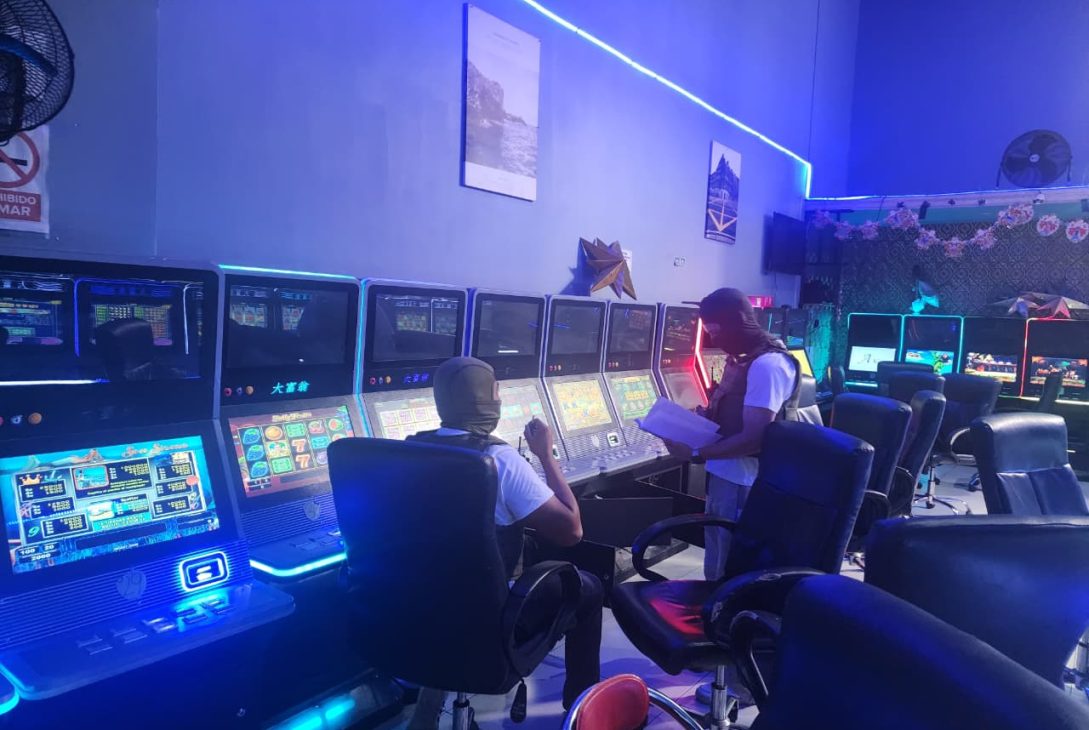 Más de 100 máquinas de juegos de azar fueron decomisadas en operativo en el centro desplegado por Carabineros y DISEP Coquimbo