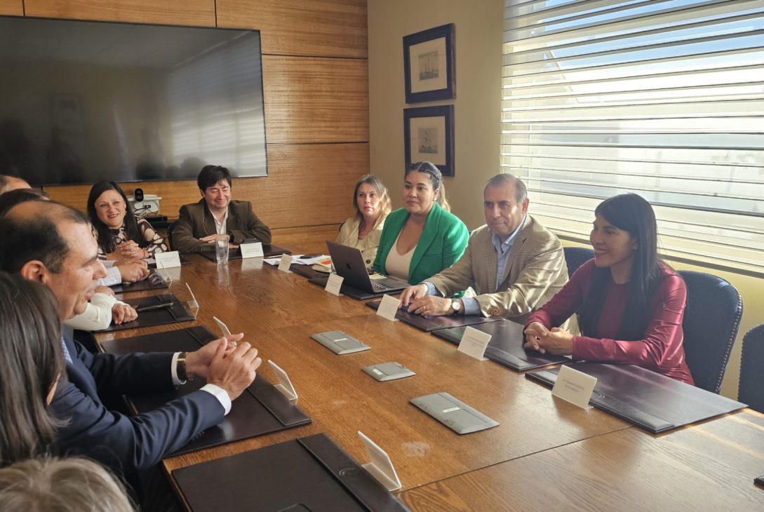 Ministra de Ciencias se mostró impresionada por labor realizada en la UCN