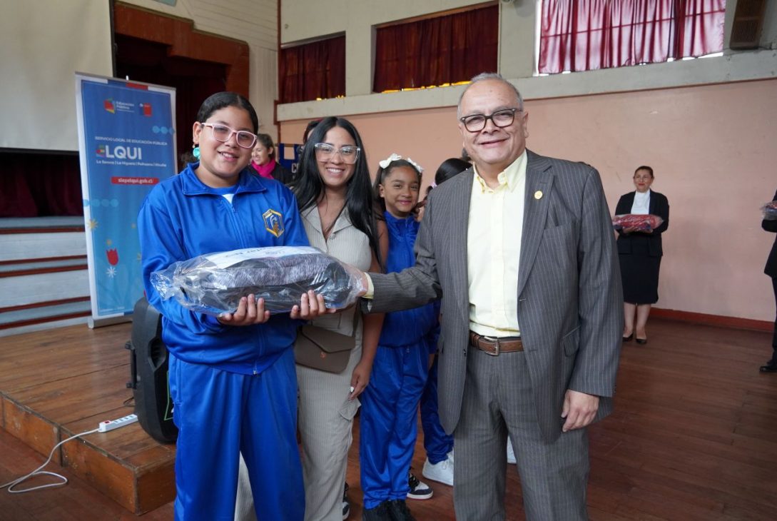 SLEP Elqui comenzó la entrega de 10.800 set de útiles escolares a estudiantes de enseñanza básica
