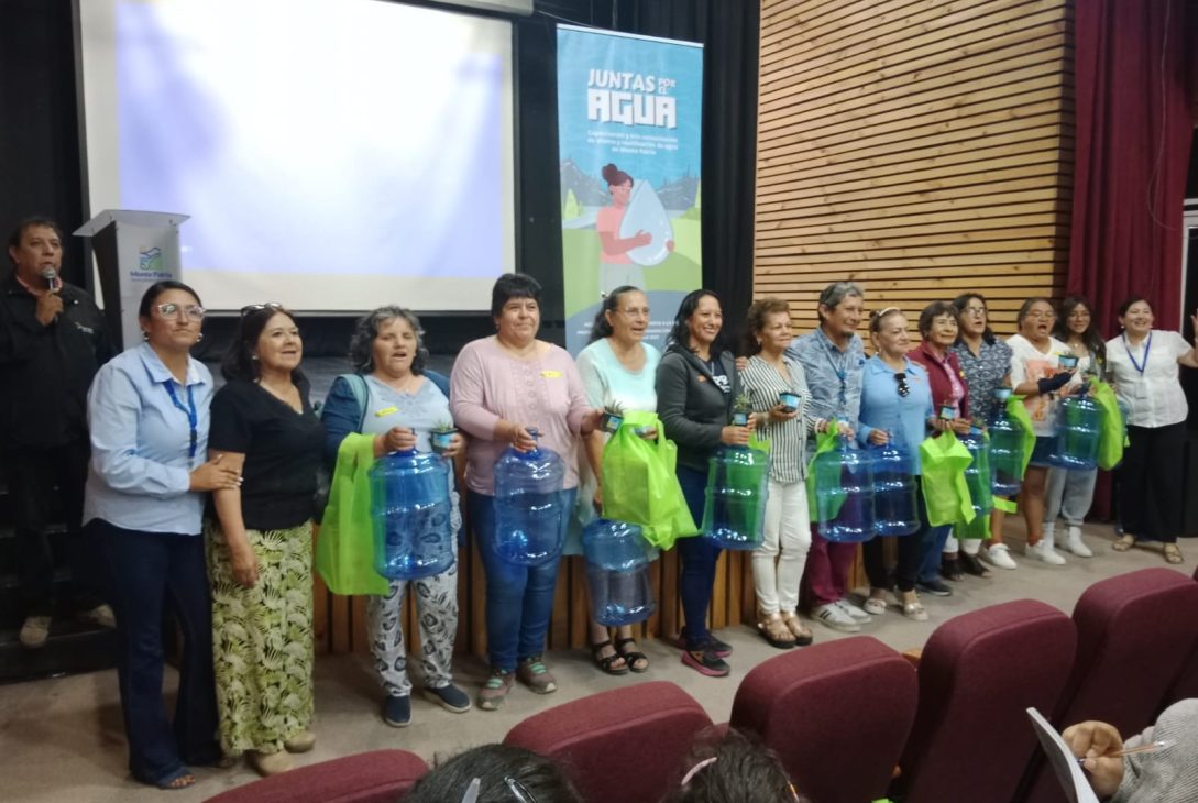 Vecinas de Monte Patria se capacitan en reutilización de agua gracias al fondo concursable de Aguas del Valle