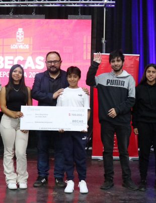 ¡Los Vilos sigue avanzando en educación! 776 jóvenes son beneficiados a través de las Becas Municipales 2026.