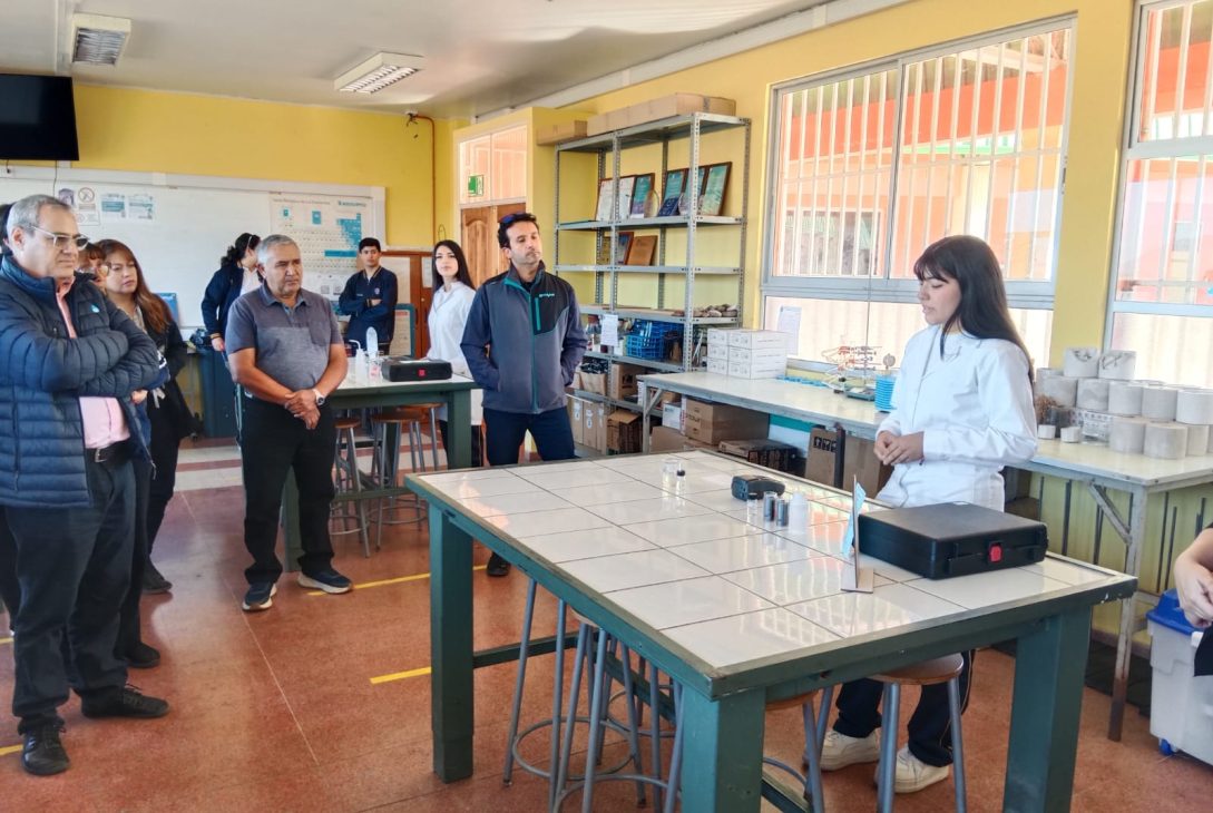 Colegio de Ovalle crea sistema de riego por goteo y complementa su laboratorio gracias al fondo concursable de Aguas del Valle