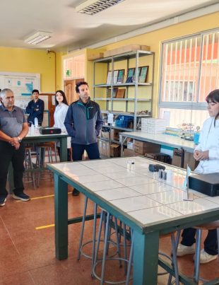 Colegio de Ovalle crea sistema de riego por goteo y complementa su laboratorio gracias al fondo concursable de Aguas del Valle
