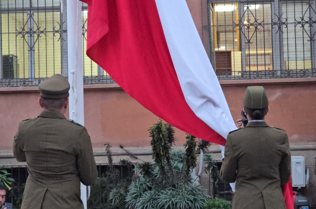 Con el izamiento de la Bandera Nacional Carabineros inició Conmemoraciones por sus 99 años