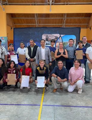 En Paihuano hacen entrega de becas a deportistas destacados
