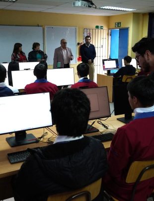 Estudiantes de Liceo TP Juan Bautista De La Salle reciben modernos computadores de SLEP Elqui