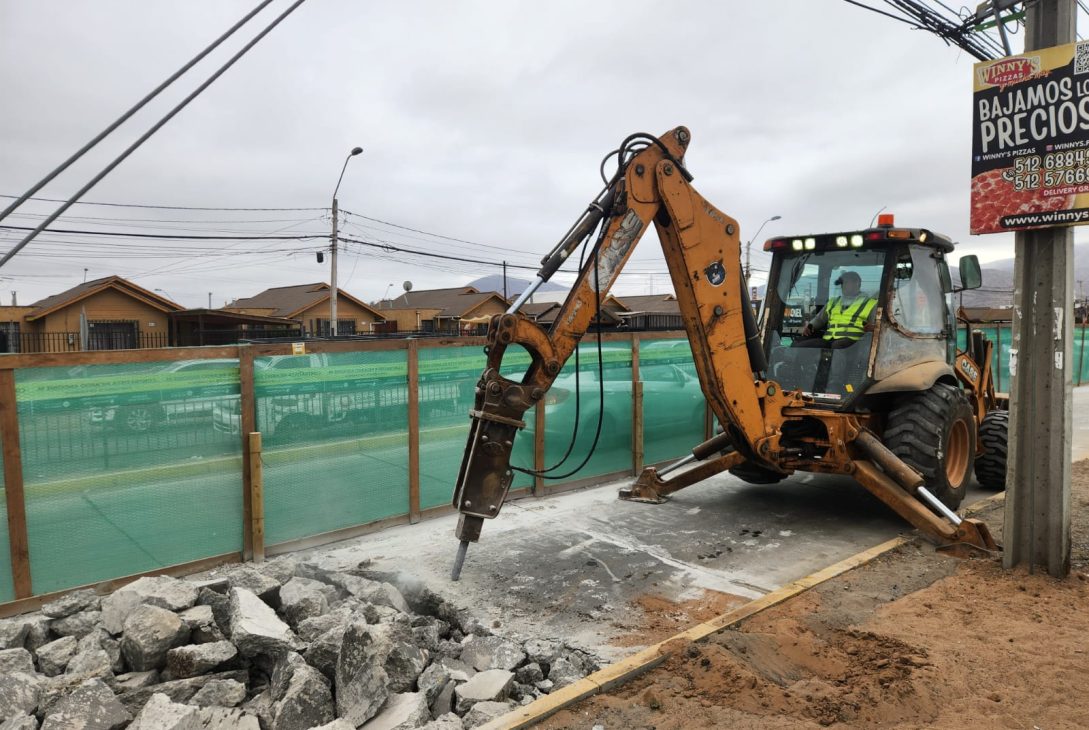 Más de un 20% de avance presenta la renovación de colectores de Aguas del Valle en calle Waldo Alcalde de Coquimbo