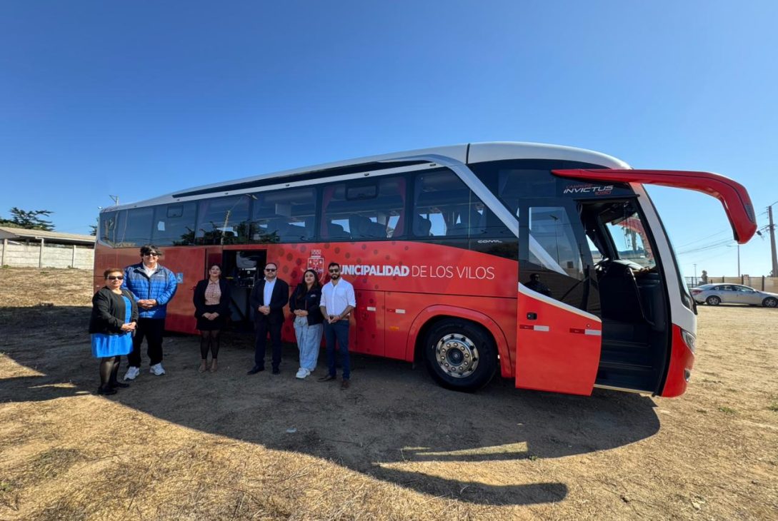 Recursos del Royalty Minero: Municipalidad de Los Vilos presenta su primer bus para el traslado de organizaciones sociales de la comuna