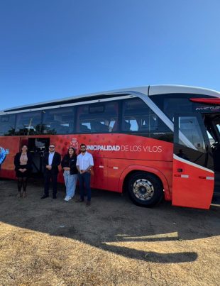 Recursos del Royalty Minero: Municipalidad de Los Vilos presenta su primer bus para el traslado de organizaciones sociales de la comuna