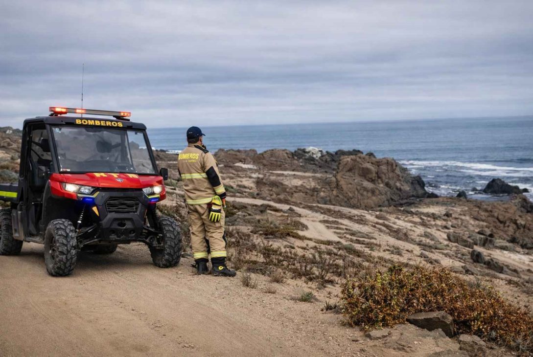 Un fallecido deja jornada de pesca deportiva en Playa de Los Choros tras ser arrastrado por el mar en roqueríos