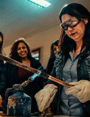 Más de 850 postulaciones recibió Aguas del Valle para participar en el Programa Mujeres Gásfiter
