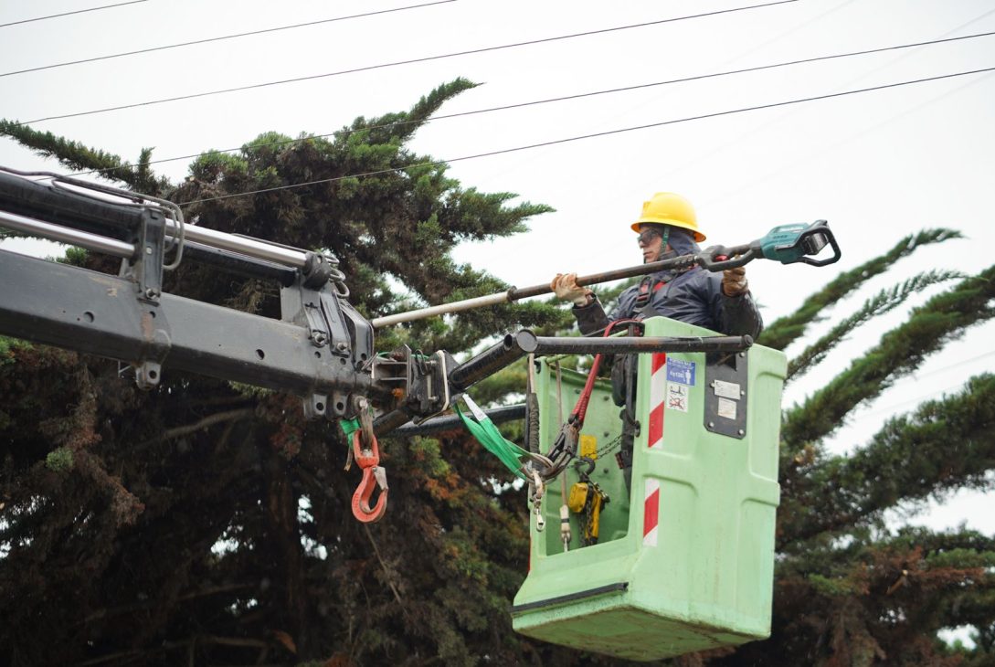 CGE despliega masivo operativo con más de 2 mil trabajadores redestinados desde todo el país y tres helicópteros para reparar severos daños en la región de Coquimbo