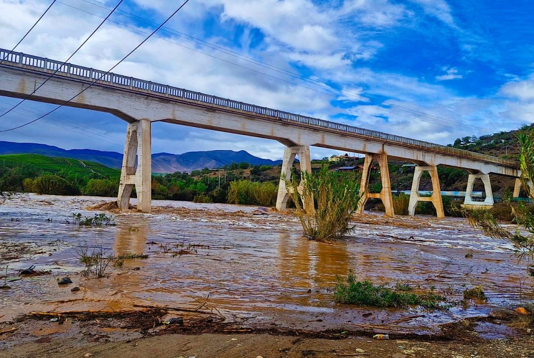 Desborde del embalse Recoleta ocasiona corte de emergencia en Ovalle