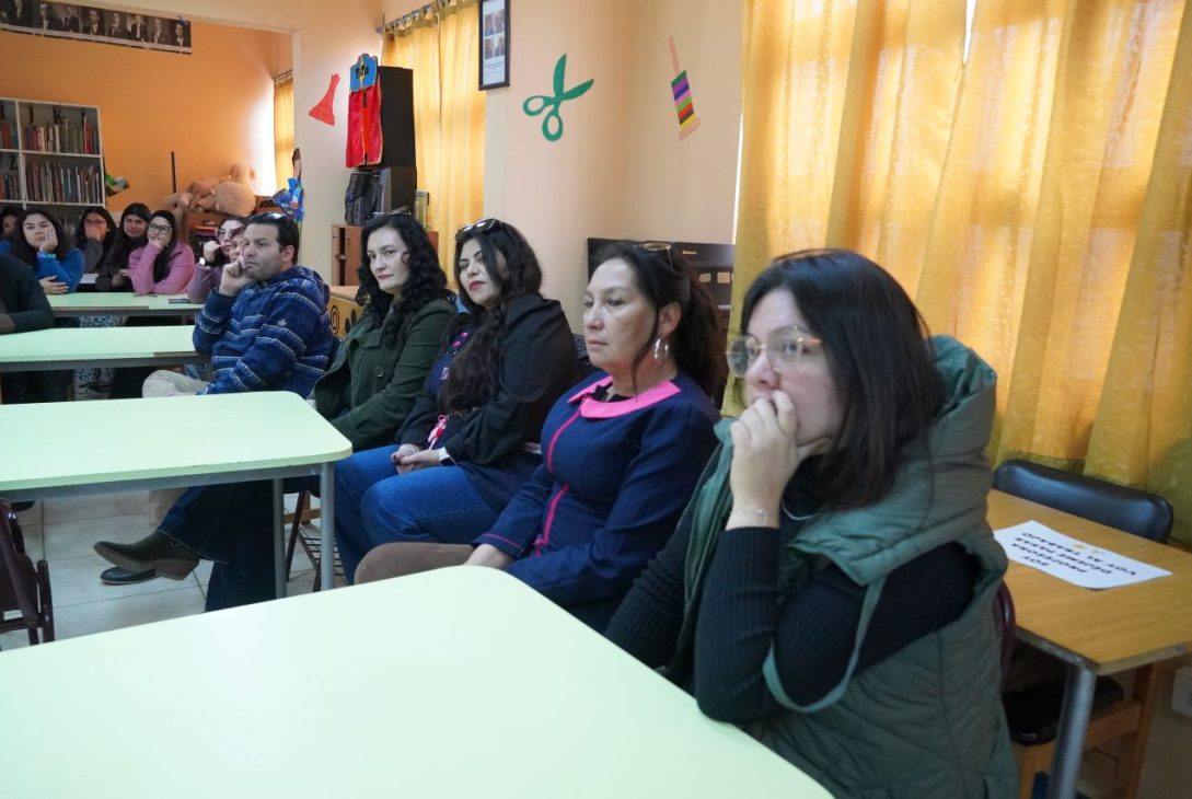 Escuela Básica Carlos Condell de La Higuera regresó a clases con dificultades por cortes en Ruta 5 Norte