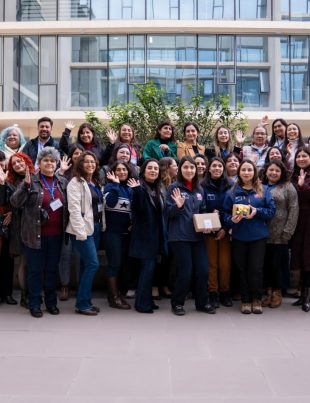 Ministra de la Mujer dialoga con emprendedoras sobre los desafíos que dejó el sistema frontal