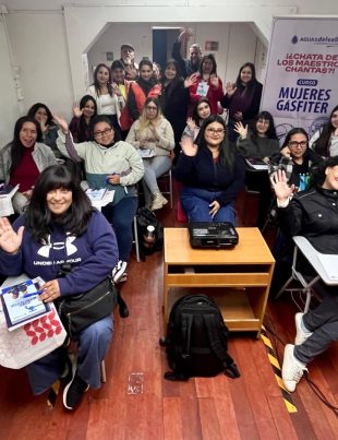 Mujeres de toda la región comienzan curso gratuito de gasfitería de Aguas del Valle