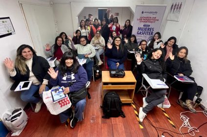 Mujeres de toda la región comienzan curso gratuito de gasfitería de Aguas del Valle