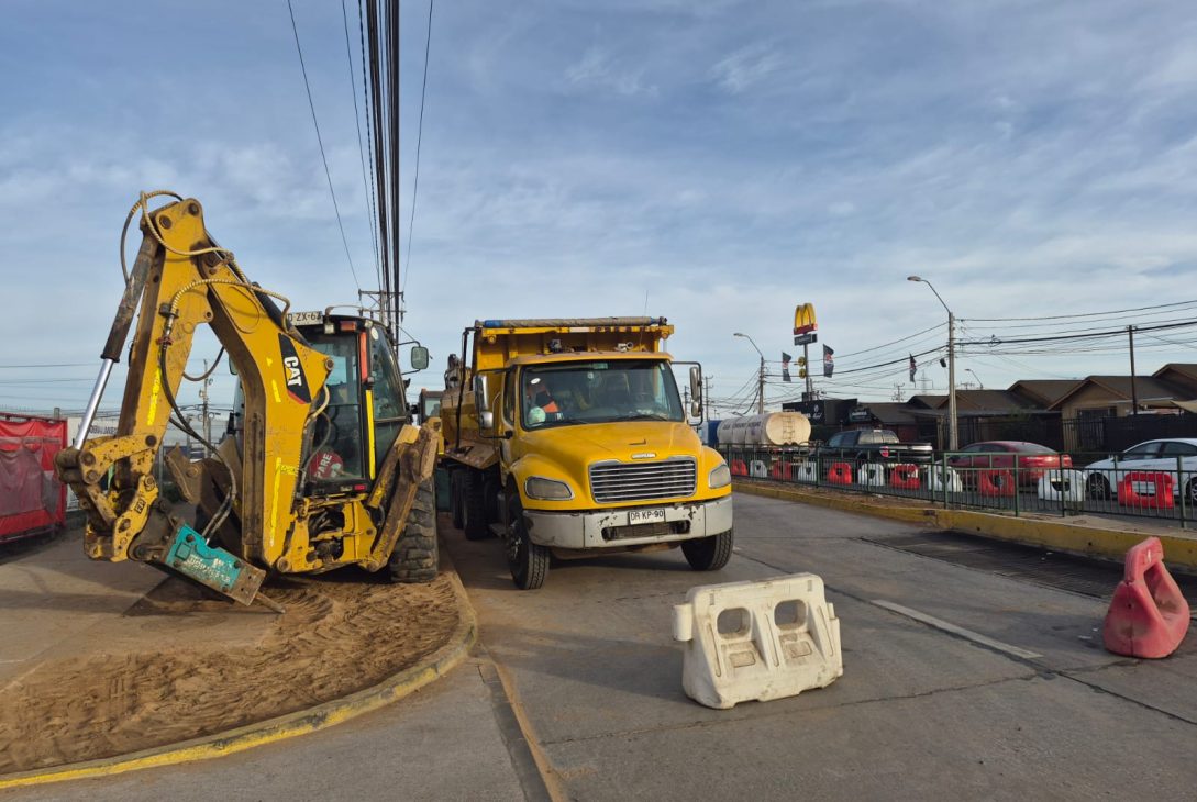Renovación de colectores de Aguas del Valle en calle Waldo Alcalde de Coquimbo supera el 45% de avance