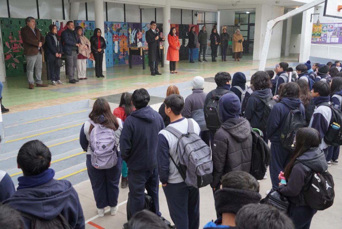 Seremi de Educación da la bienvenida a clases en colegio José Manuel Balmaceda destacando el mejoramiento de techumbres en 17 escuelas y liceos