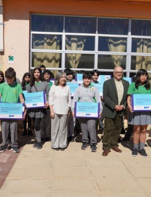 162 estudiantes de la Educación Pública de Vicuña reciben computadores con conexión a internet