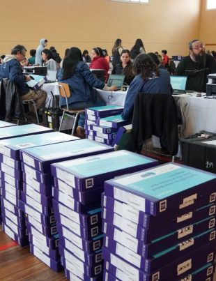 Más de mil estudiantes de la Educación Pública de La Serena reciben computadores que fortalecerán sus aprendizajes
