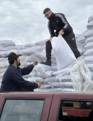 Municipalidad de Los Vilos continúa entregando ayudas a vecinos afectados del sector rural