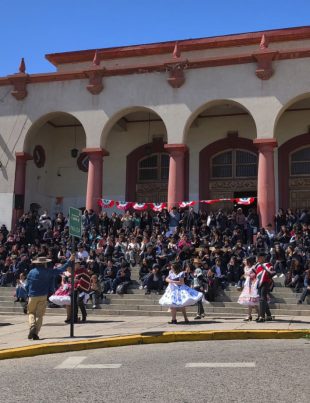 Liceo Gabriela Mistral da el vamos a las Fiestas Patrias con tradicional Esquinazo Dieciochero