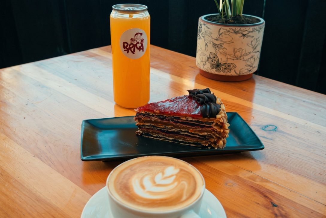 Brica revoluciona la escena gastronómica de Coquimbo uniendo café de especialidad, brioche y plantas